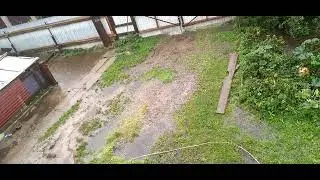 показала дождь с окна на улицу не выходила всё затоплено .это жесть .