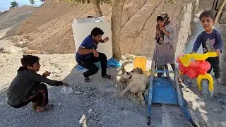 The love of father and children to save the dog and bathe the children