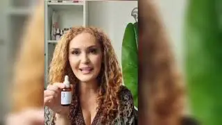 גלית שלגי מסבירה על סגולות שמן המורינגה לעור הפנים