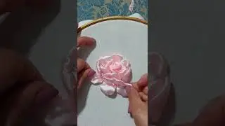 rosa 3 D con cintas