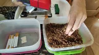 A machine for filling cigarette tubes with your own tobacco. Similar to the Powermatic 1+.