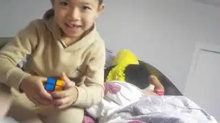 A Kid Tries a OS Episode 2: Ubuntu 12.10. (2012)