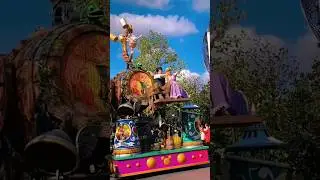 Rapunzel and her prince float parade #shorts