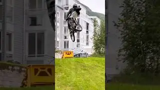 Nothing can stop you from getting more air if you have the Lite ramp.💥 #mtbhopper