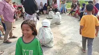 Lomba Lari Dalam Karung Pakai Helem