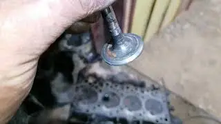 Checking the valve seating after 8 years of operation. Mazda Titan. HA 3.0