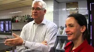 Burgemeester Hans van der Sluis kookt voor ALS