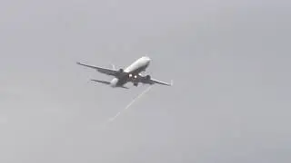 Delta Airlines Boieng 737 Approach with great vapor