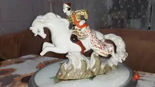 Фарфоровая статуэтка 