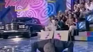 Леонид Якубович отжимается..