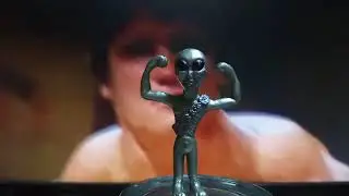alien gris vs Arnold Schwarzenegger. pieza #203