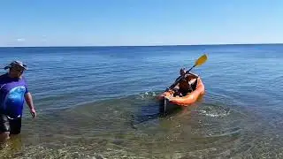 Надувная байдарка попала под бензопилу, что будет?