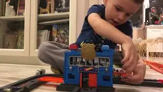 Фёдор Киселёв — мост из спагетти и маршмэллоу в городе Hot Wheels