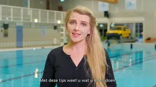 Hoe klim je uit je auto in het water?