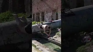 Прыгнул в воду, а глубина по колено