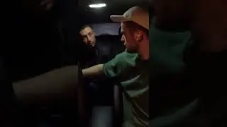 О**ЕВШИЙ ПАССАЖИР, ЗАКИНУЛ ГРЯЗНЫЕ НОГИ НА ДВЕРЬ 