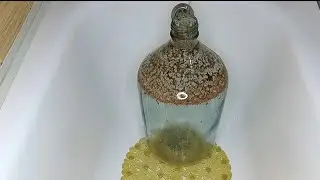 Простейший способ мойки внутри бутыля.