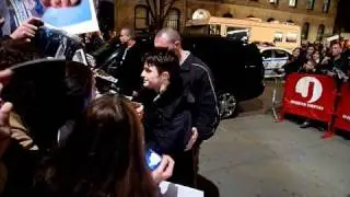 Daniel Radcliffe Harry Potter signing autographs in person. E1autographs