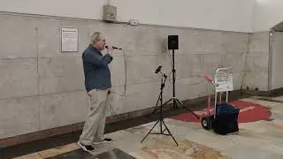 Прекрасное далёко - Гостья из будущего - прекрасную песню из прошлого спел Александр Федосеев #metro