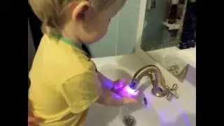 Светящаяся насадка на кран