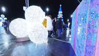 Новогодняя Соборная площадь в первый вечер 2022 года.