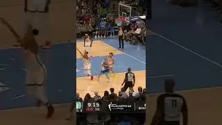 Courtney Vandersloot Hits the FADEAWAY Over Natisha Hiedman! 😳