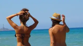 🏖️ Topless Beach Girls Walking Sunbathing Hot Topless Holiday Beach Girls 