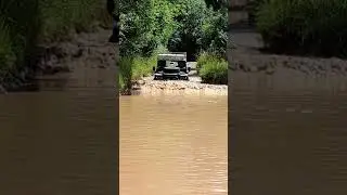 Land Rover Defender в Брод.