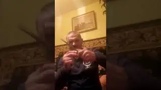 #film пытаюсь разломать 2-4мм вместе звена цепи с помощью 2х СССР толстых отвёрток