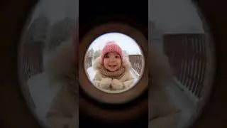 Soğukta Üşüyen Tatlı Çocuk Annesine Kapıyı Açtırıyor