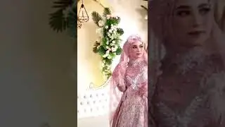 Pengantin cantik sedang selfie