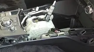 Mazda CX5! Что делать с черным глянцевым пластиком в салоне? Убираем царапины!