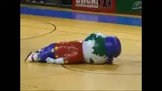 Он сделал мой день. Смотреть всем! Класно танцует.