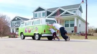 Unboxing a REAL ICE CREAM TRUCK!