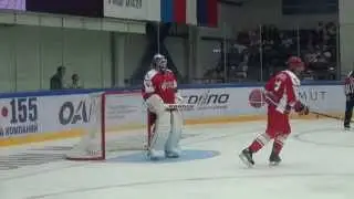 Alex Radulov act like a goalie and makes the save