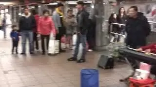 Bimbo in metro a New York Fenomeno