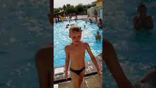 Я прыгаю в бассейн в Аквапарке в г. Яровое