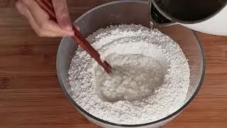 糯米粉最美味的做法，开水一烫，筷子搅一搅，比炒年糕还好吃