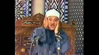 красиво читает каран слушает перед сыном.