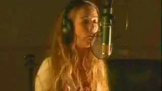 LISA LAVIE 