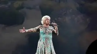 Екатерина Шаврина - Гляжу в озёра синие. Праздничный концерт ко Дню российского флага.