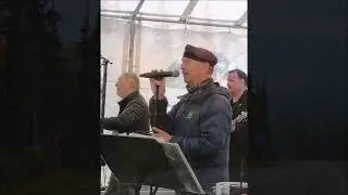 Lasse Hoikka ja Souvarit.Syksyn lehti