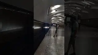 Светодиодный номерной (81-717) прибывает на станцию Шипиловская (10) г. Москва