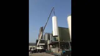Plaatsen van een polyester silo in krappe ruimte