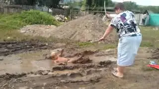 Старое смешное видео. Заботливая бабуля😁😁😁