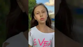 Просто шла и просто пела! Живой звук - седьмой лепесток #shorts