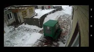 Очистка снега гусеничным минитрактором.