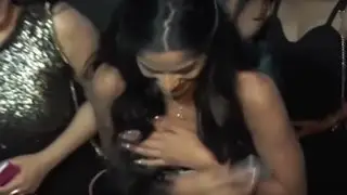 Poonam Pandey avoids an OOPS MOMENT | Video