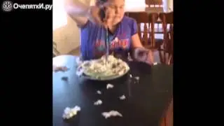 Скушай, доча, тортик!