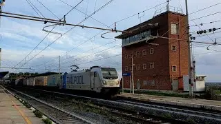 Treno merci intermodale con e494 575 Railpool a Sezze Romano